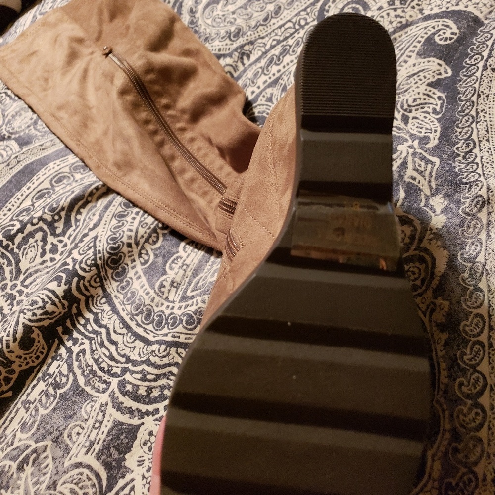 Boots - Picture 6 of 6